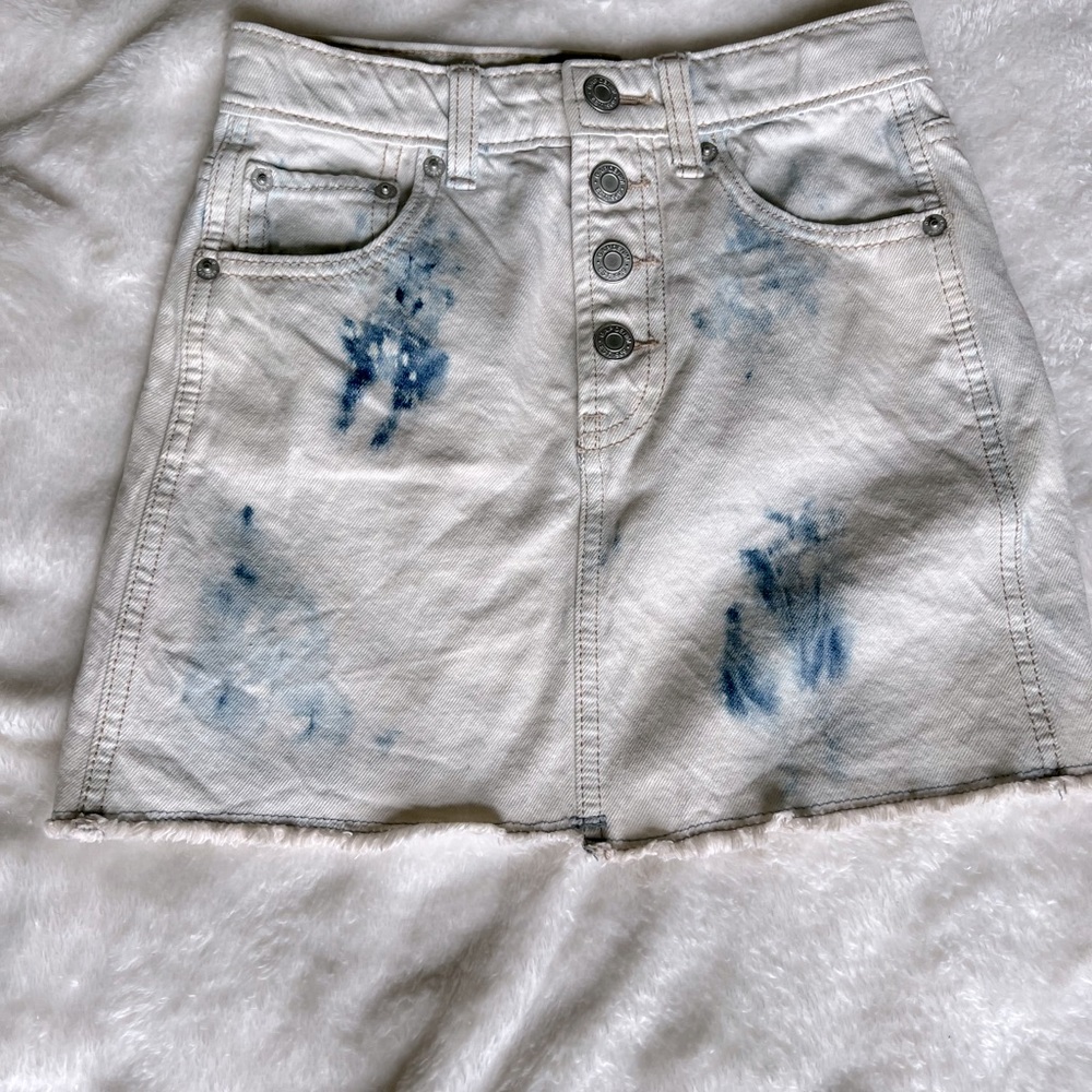 Gap denim with white and blue wash mini skirt in size 8. NWOT.